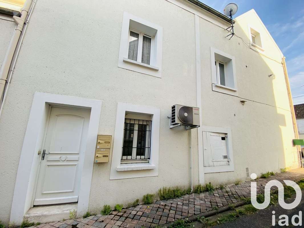 Photo 2 - Appartement à SAINT-FARGEAU-PONTHIERRY