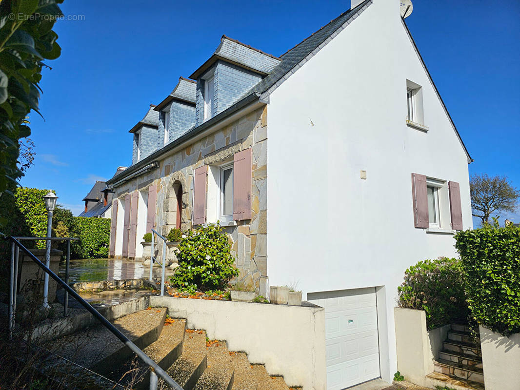 Maison à YFFINIAC