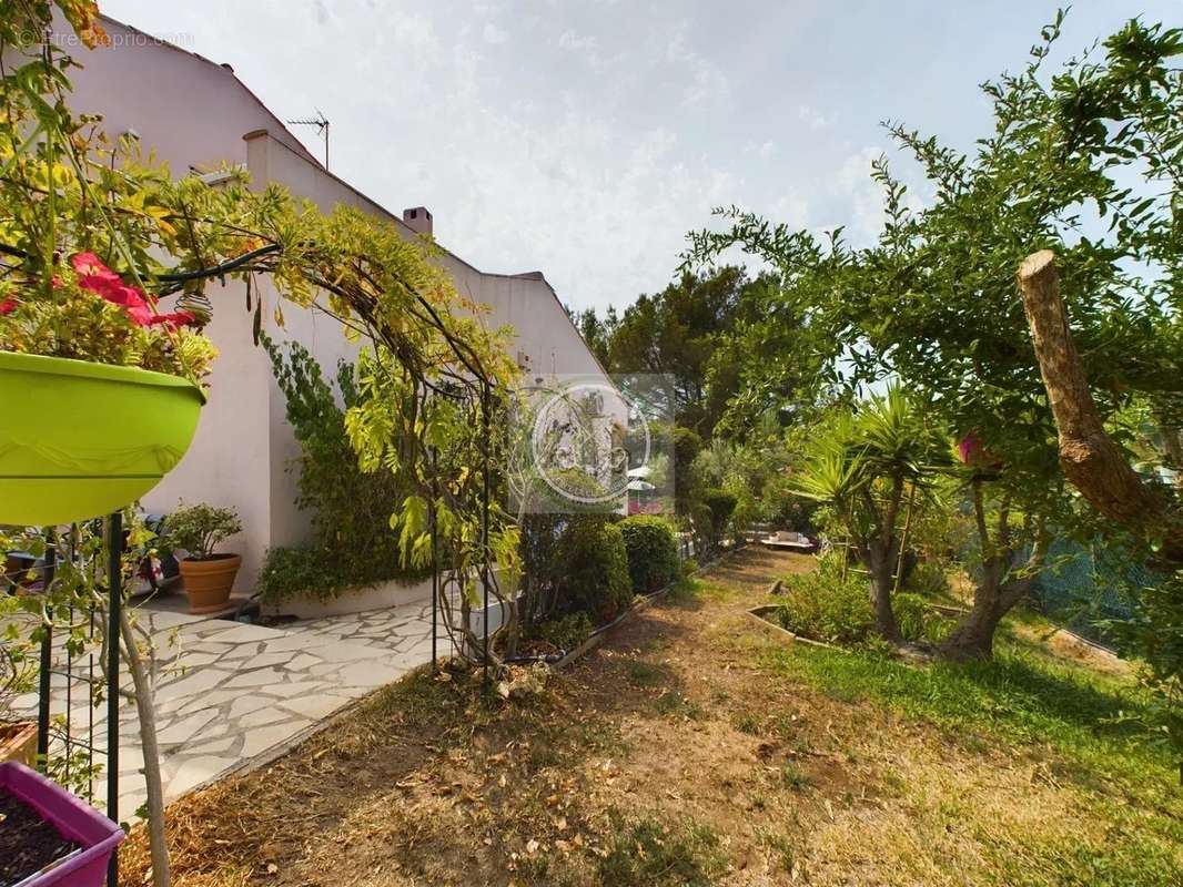 Maison à ROQUEBRUNE-SUR-ARGENS