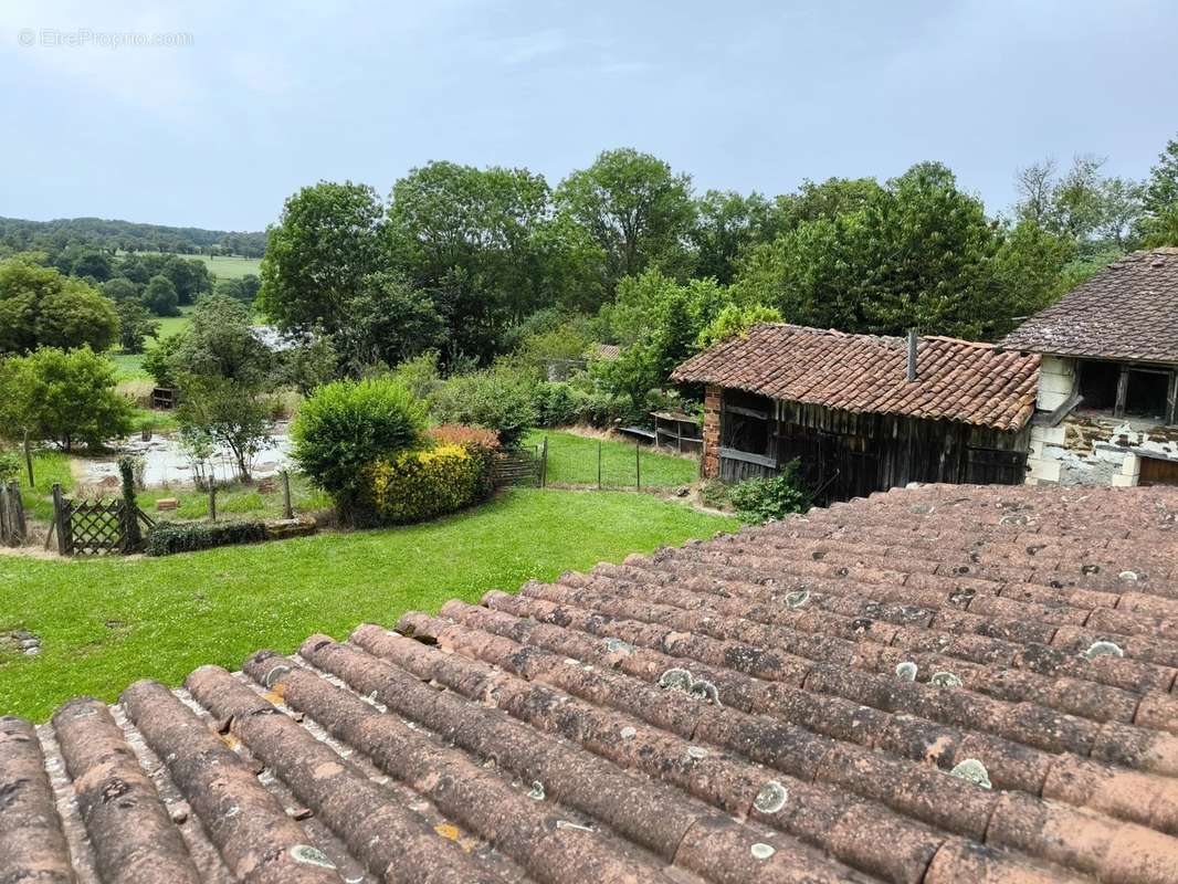 Maison à SAINT-QUENTIN-SUR-CHARENTE