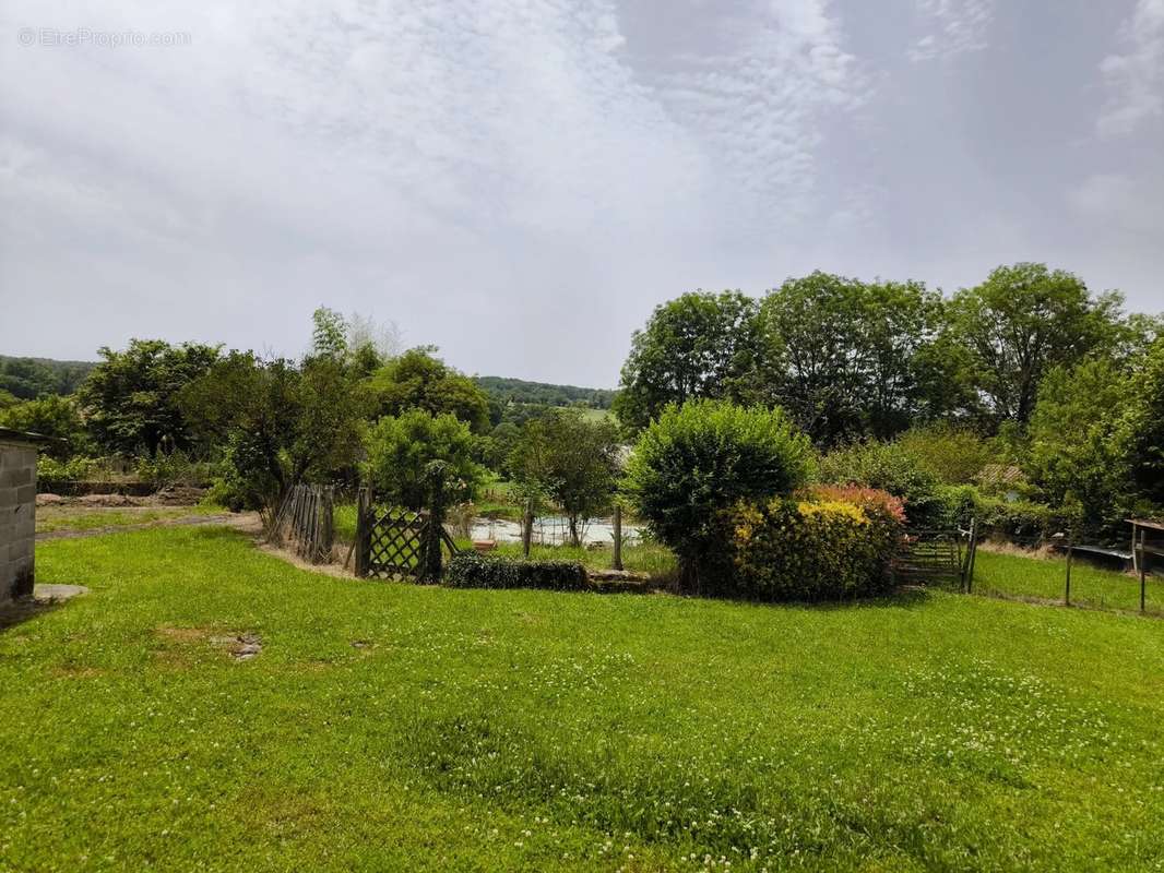 Maison à SAINT-QUENTIN-SUR-CHARENTE