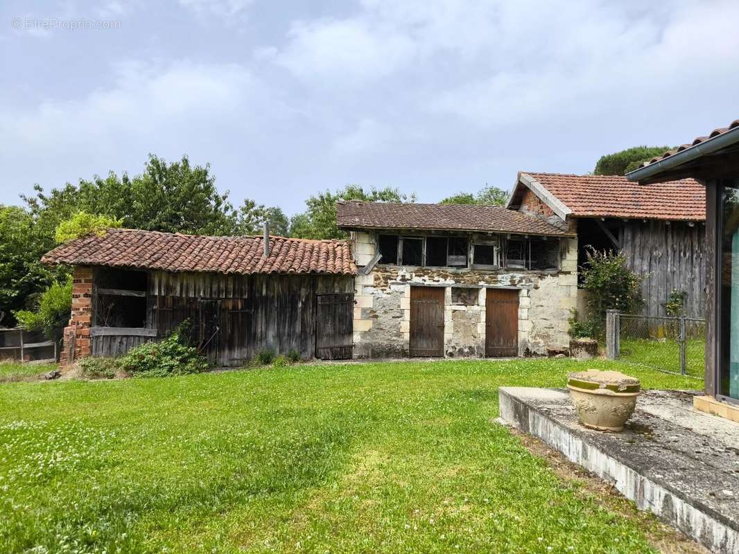 Maison à SAINT-QUENTIN-SUR-CHARENTE