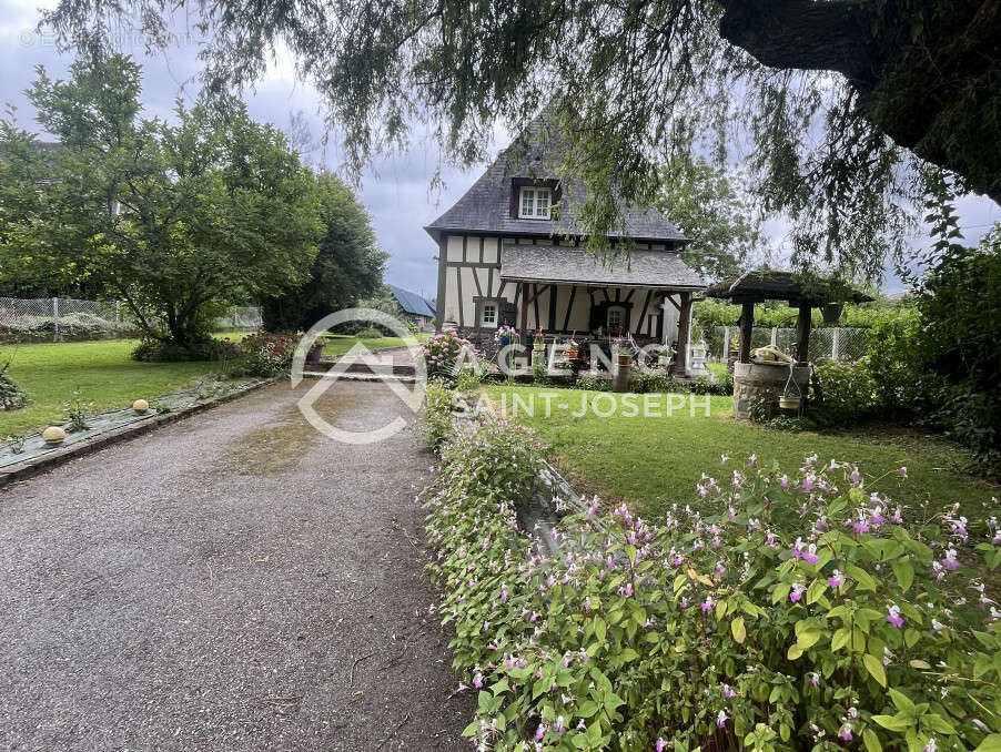 Maison à SAINT-CLAIR-SUR-LES-MONTS