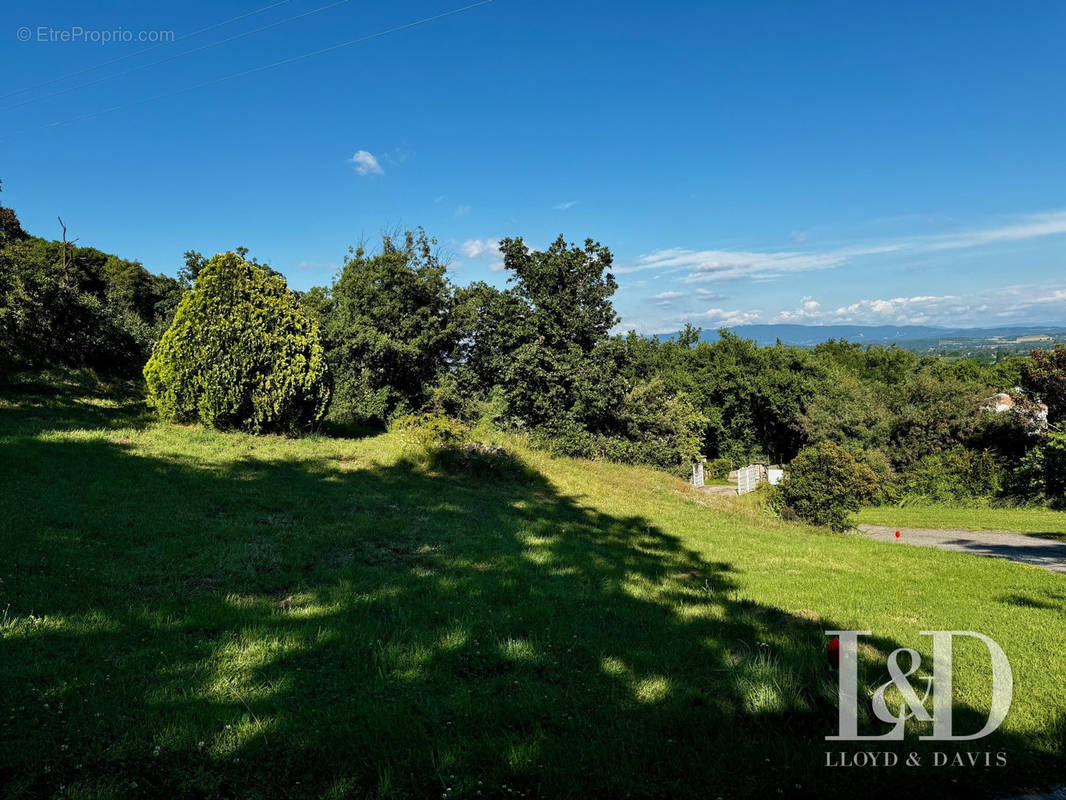 Terrain à SAINT-GEORGES-LES-BAINS