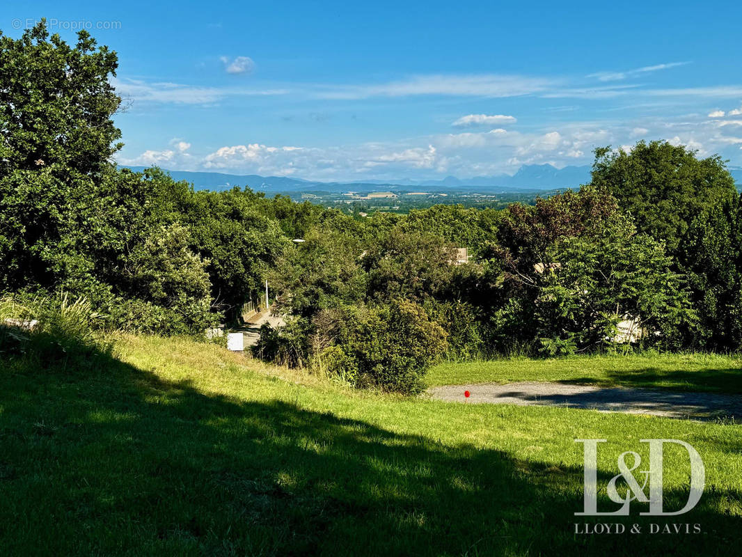 Terrain à SAINT-GEORGES-LES-BAINS