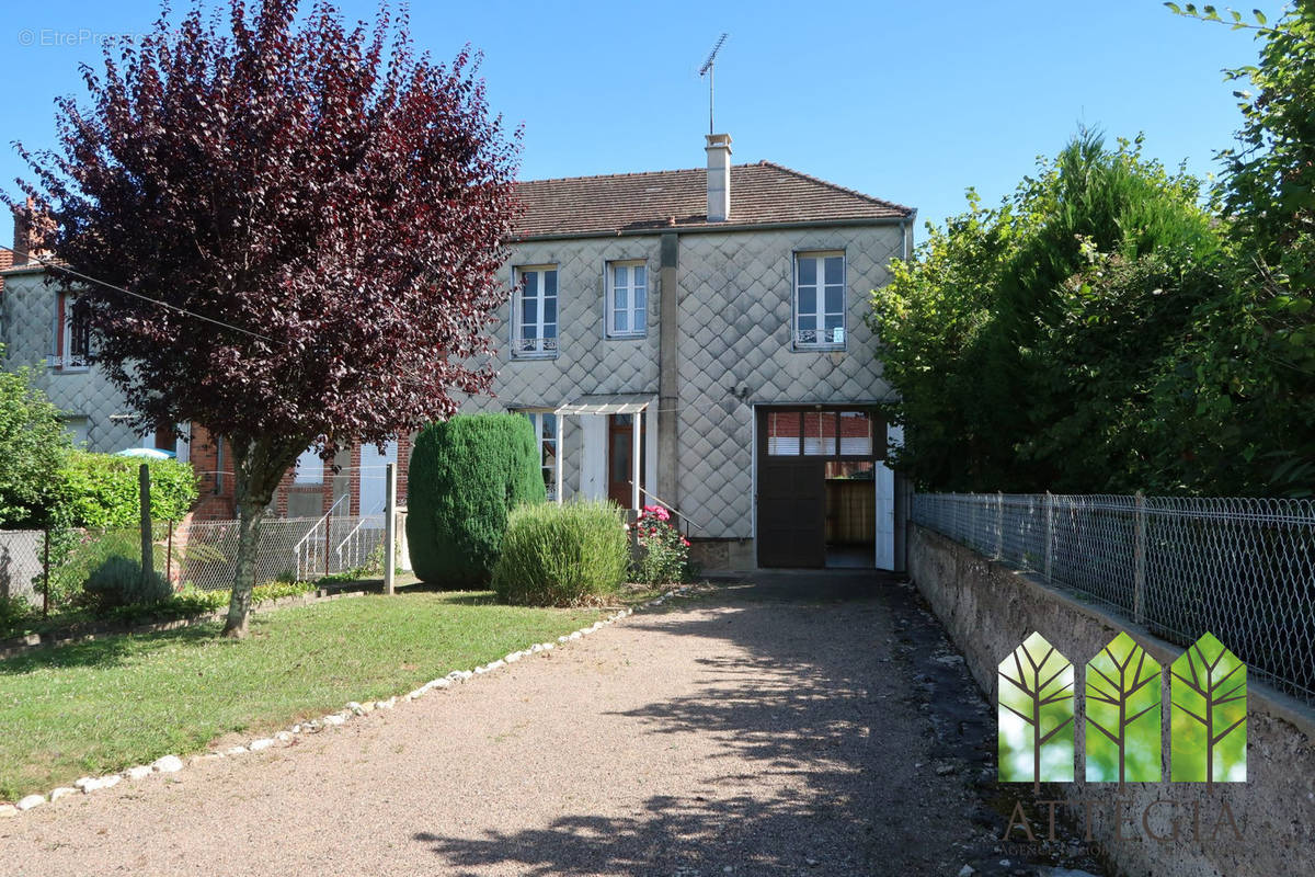 Maison à BONNAT