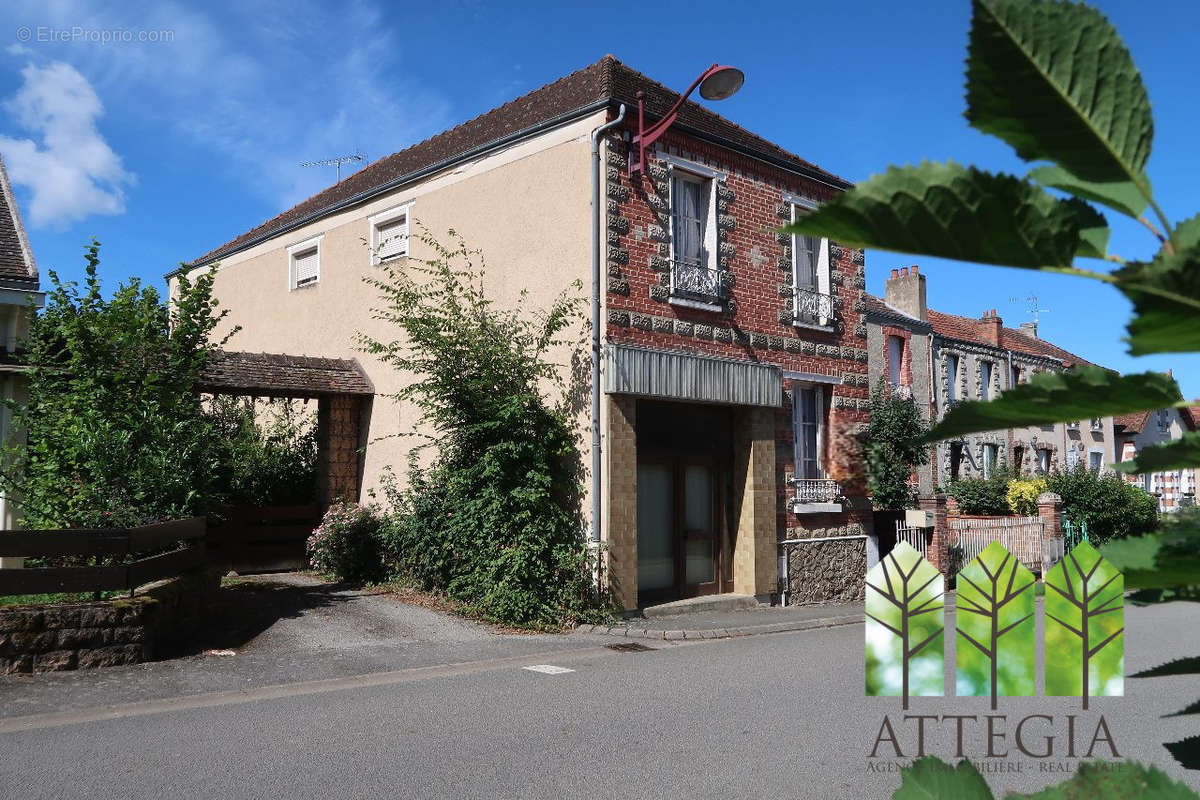 Maison à BONNAT