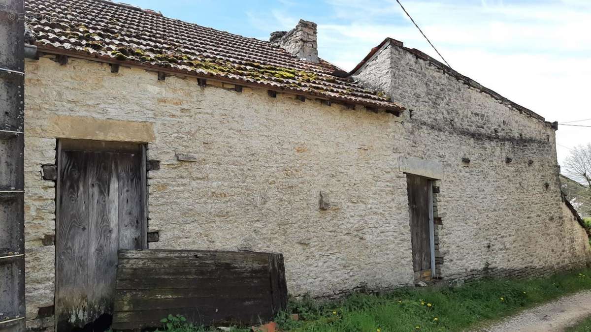 Maison à PERCEY-LE-GRAND