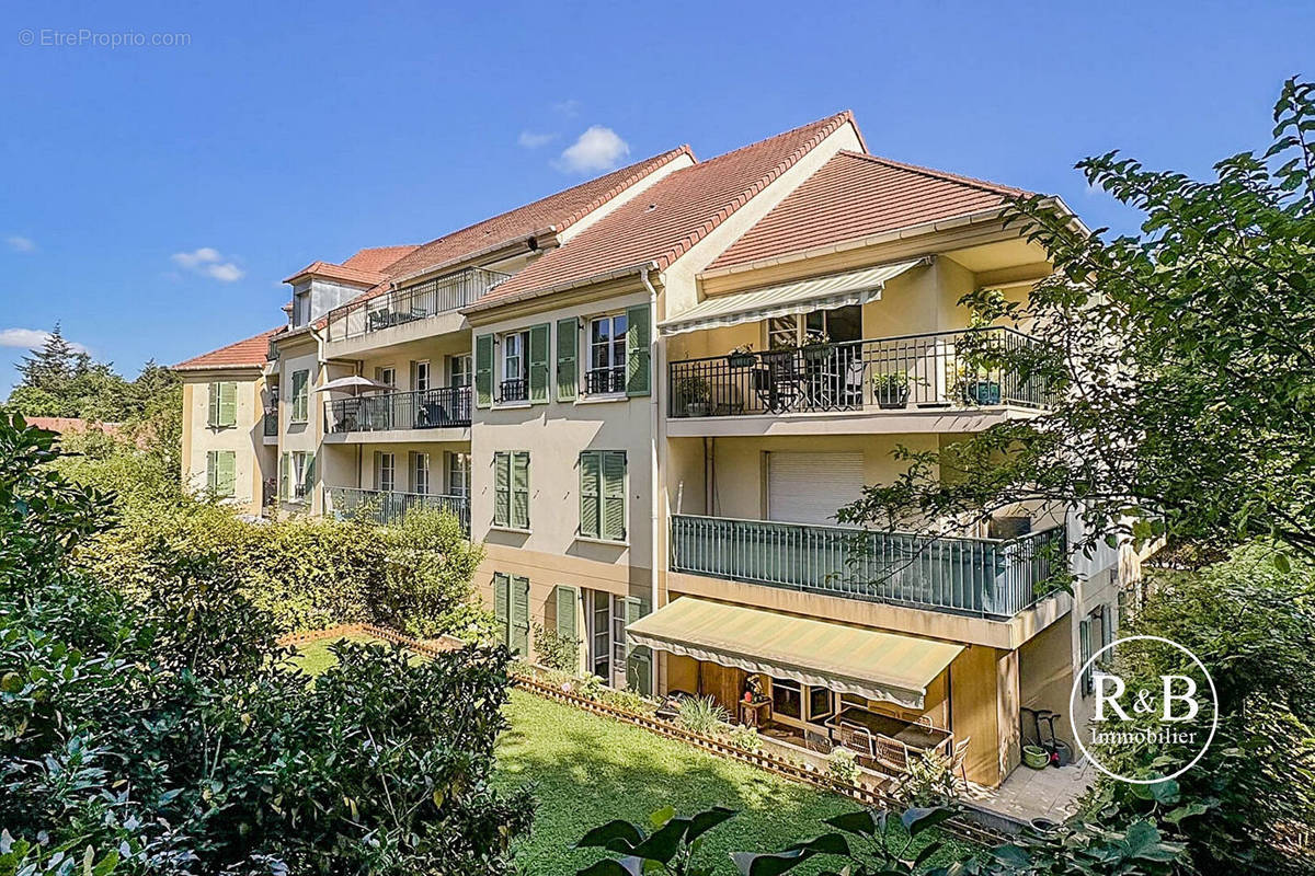 Appartement à FONTENAY-LE-FLEURY