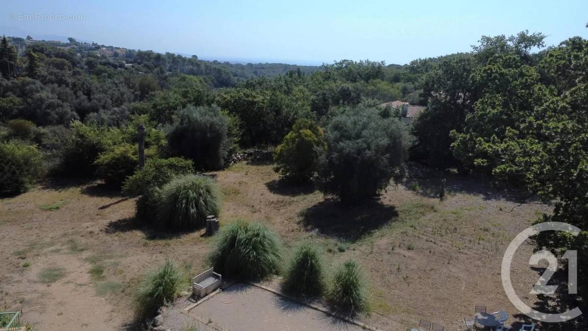 Terrain à ROQUEFORT-LES-PINS