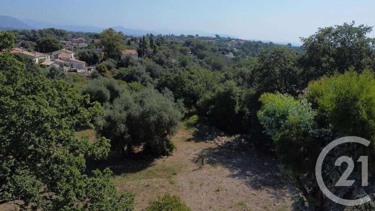 Terrain à ROQUEFORT-LES-PINS