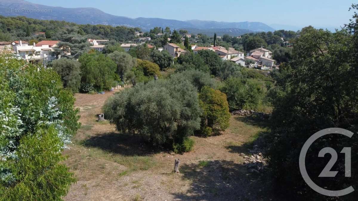 Terrain à ROQUEFORT-LES-PINS