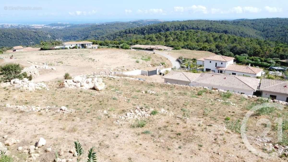 Terrain à ROQUEFORT-LES-PINS