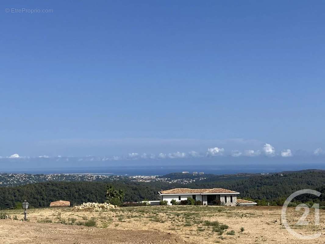 Terrain à ROQUEFORT-LES-PINS