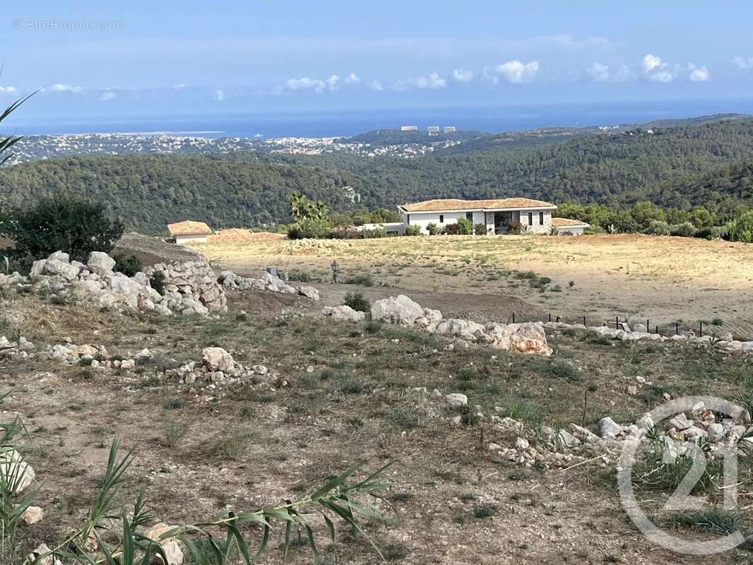 Terrain à ROQUEFORT-LES-PINS