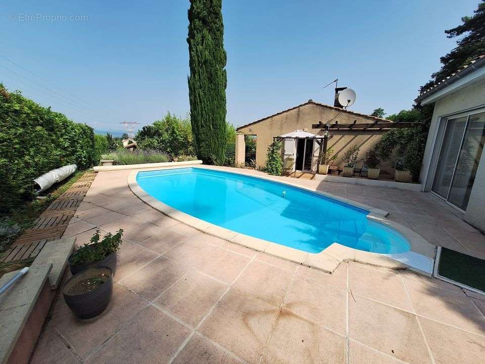 Maison à CHATEAUNEUF-SUR-ISERE