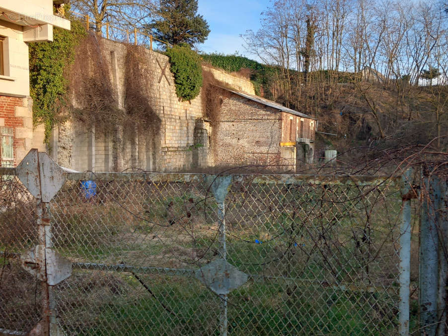 Appartement à CHARMES