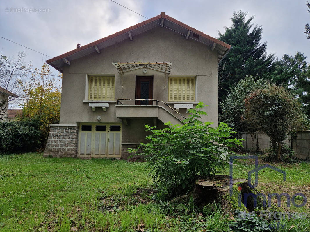 Maison à SURY-LE-COMTAL