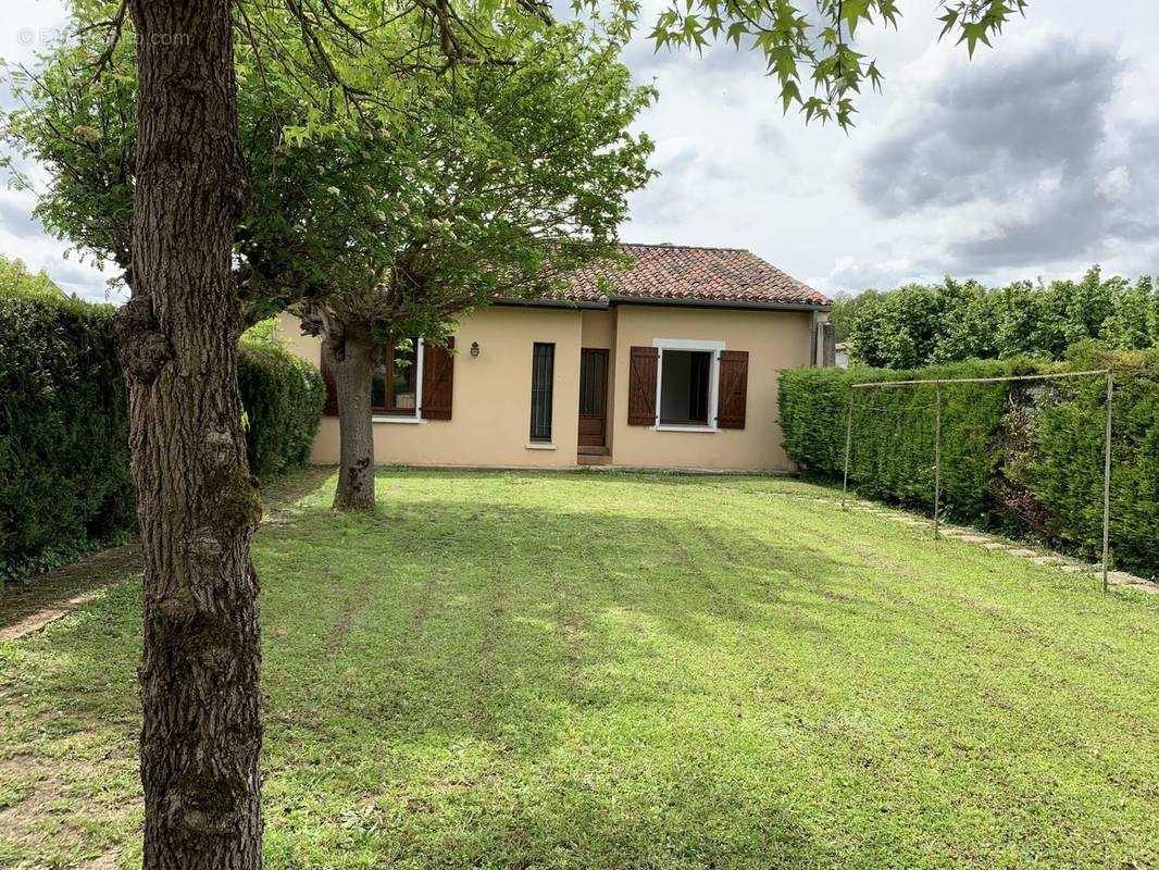 façade EST avec jardin - Maison à PAVIE