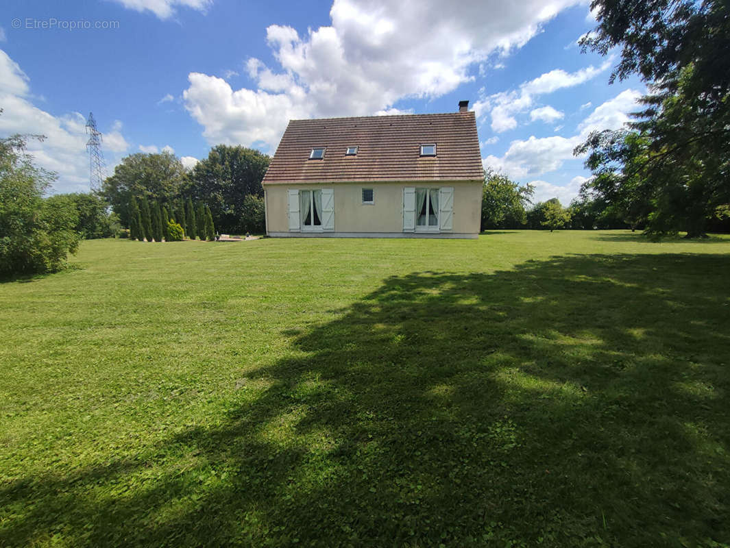 Maison à VAILLY-SUR-SAULDRE