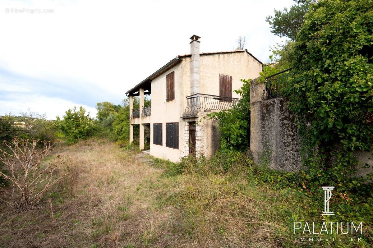 MAISON SUR 2 ETAGES - Maison à VALENSOLE