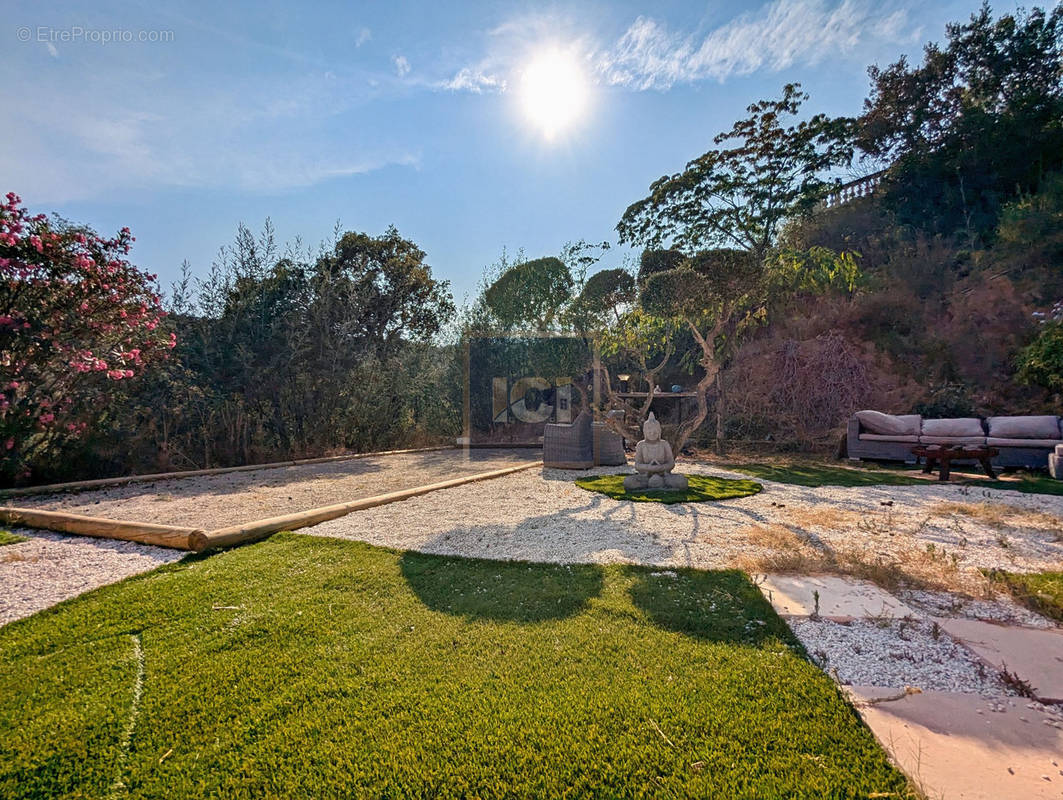 Maison à ROQUEBRUNE-SUR-ARGENS