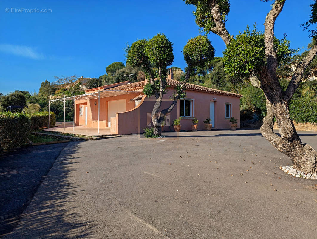 Maison à ROQUEBRUNE-SUR-ARGENS