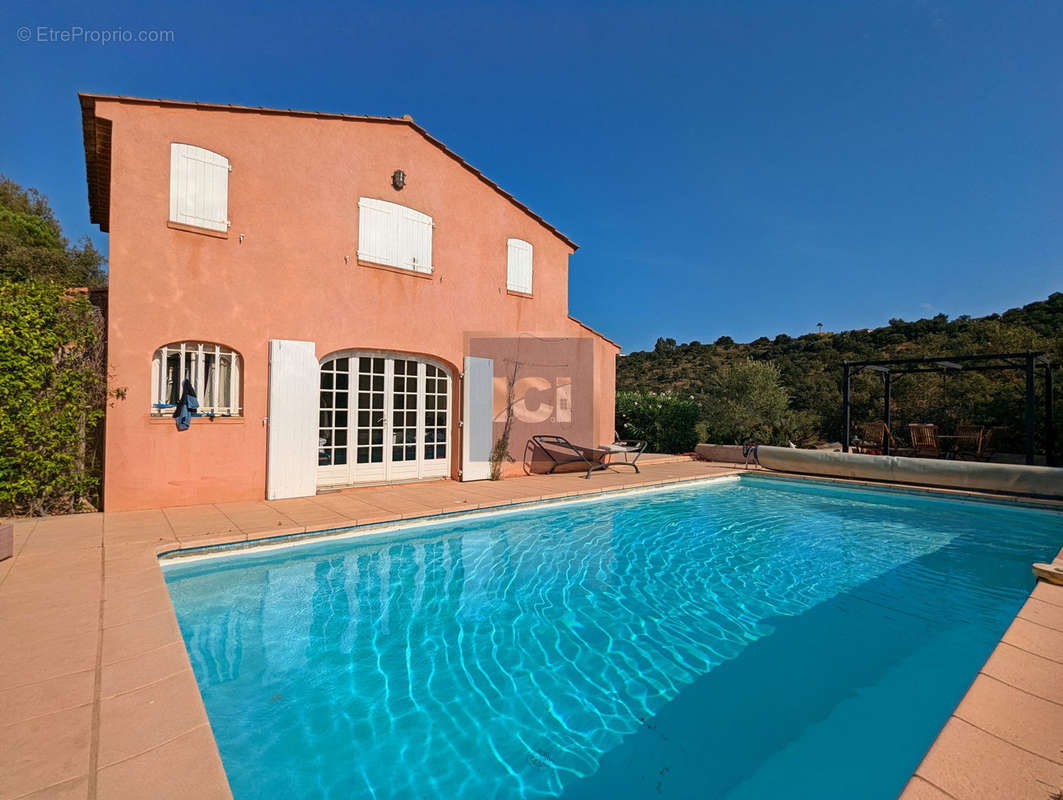 Maison à ROQUEBRUNE-SUR-ARGENS