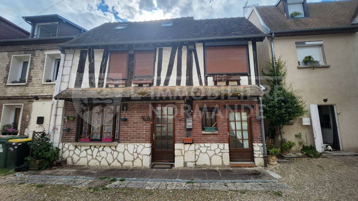 Maison à CRIQUEBEUF-SUR-SEINE