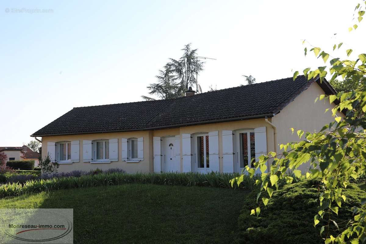 Maison à CLUNY