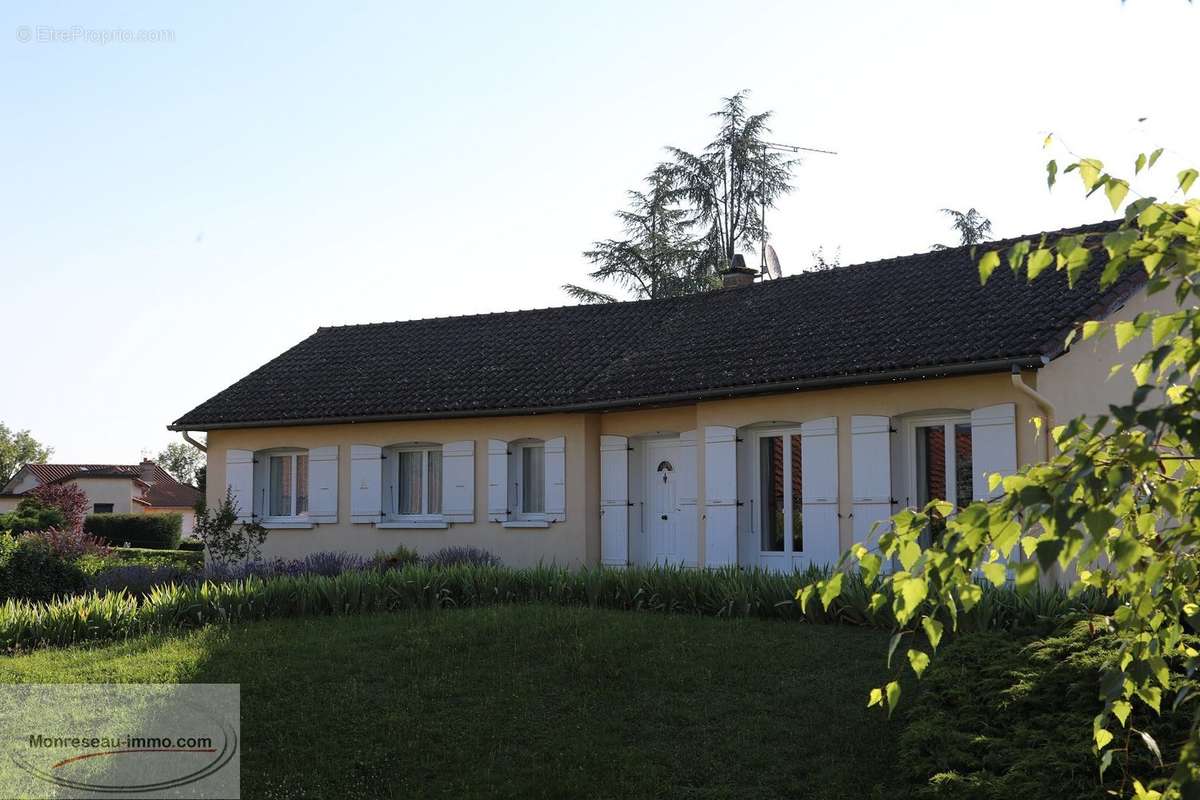 Maison à CLUNY