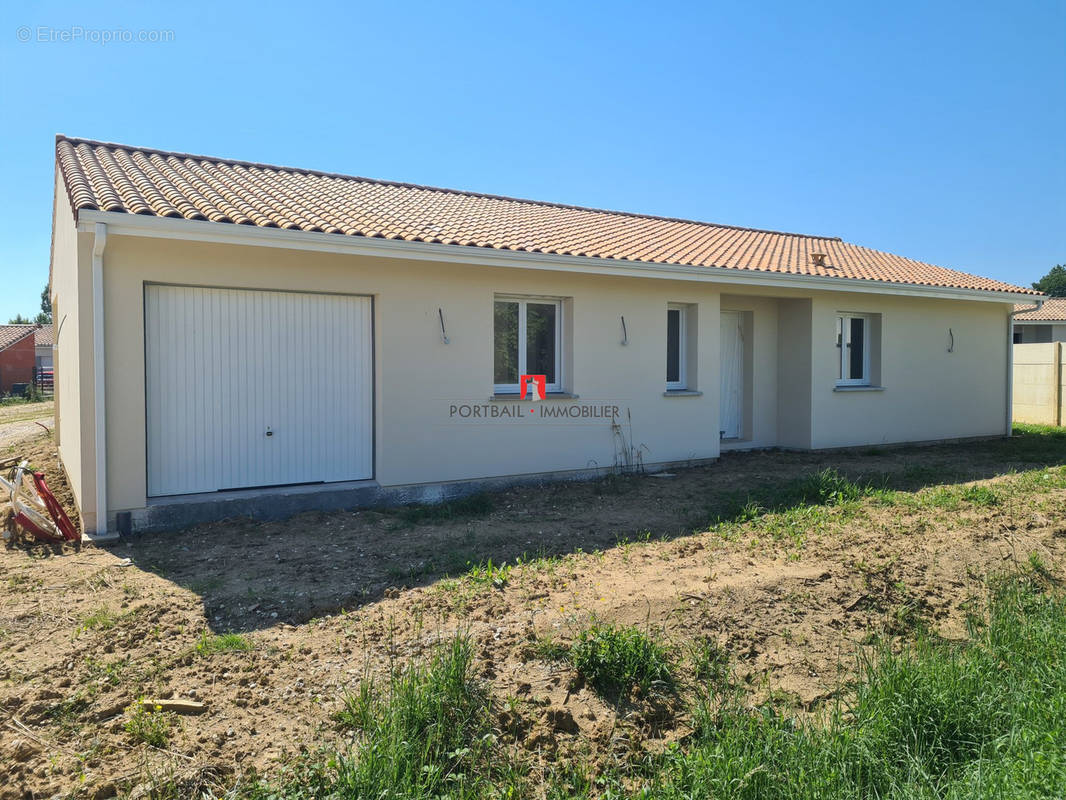 Maison à SAINT-SEURIN-DE-CURSAC