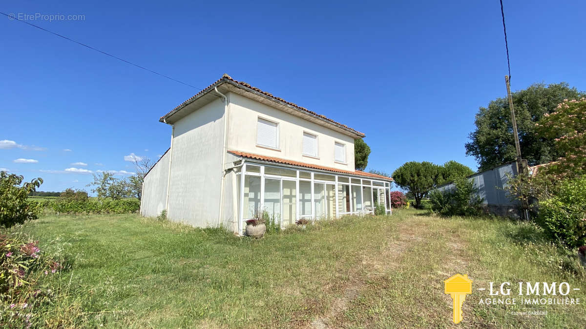 Maison à CHENAC-SAINT-SEURIN-D&#039;UZET