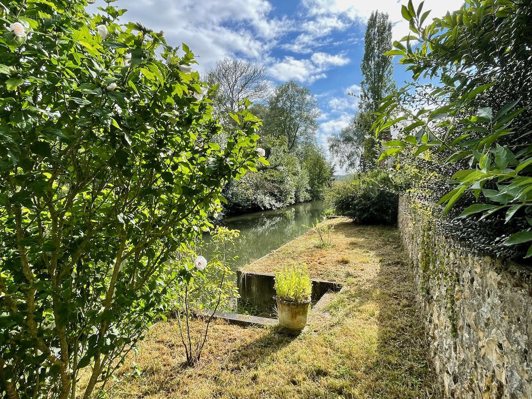 Maison à AJOU