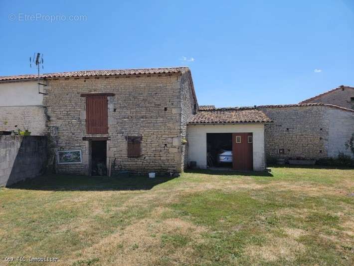 Maison à VILLEFAGNAN