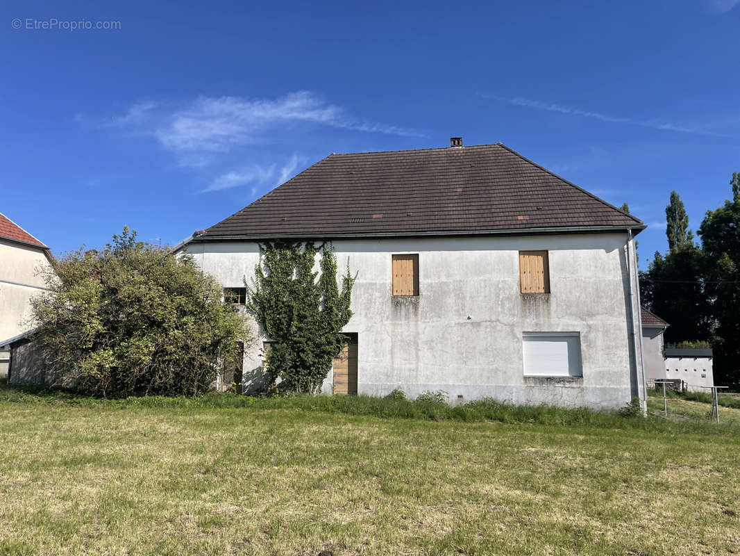 Maison à VERCEL-VILLEDIEU-LE-CAMP