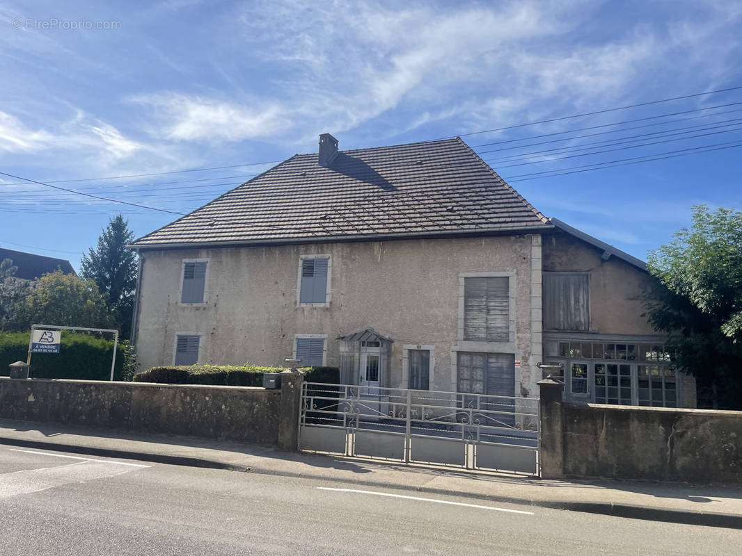 Maison à VERCEL-VILLEDIEU-LE-CAMP