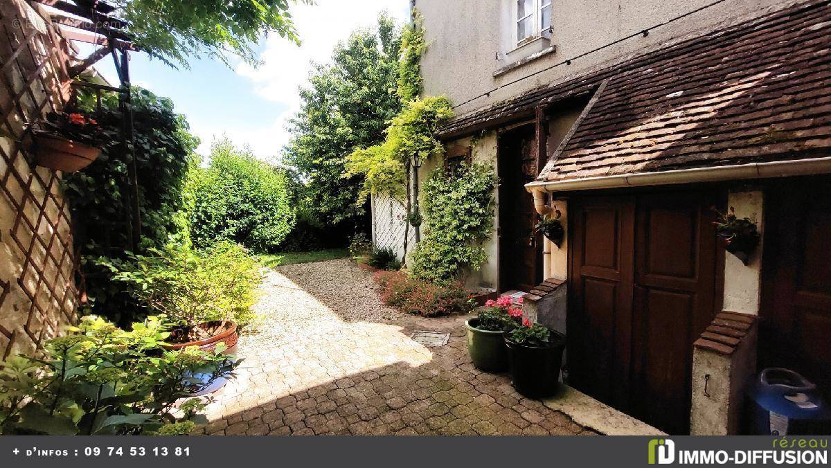 Maison à THORIGNY-SUR-OREUSE