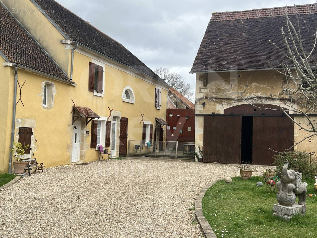 Maison à TREIGNY