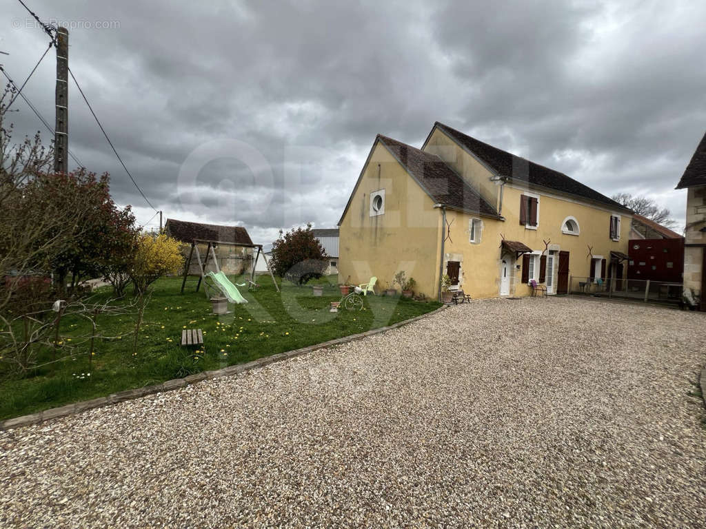 Maison à TREIGNY