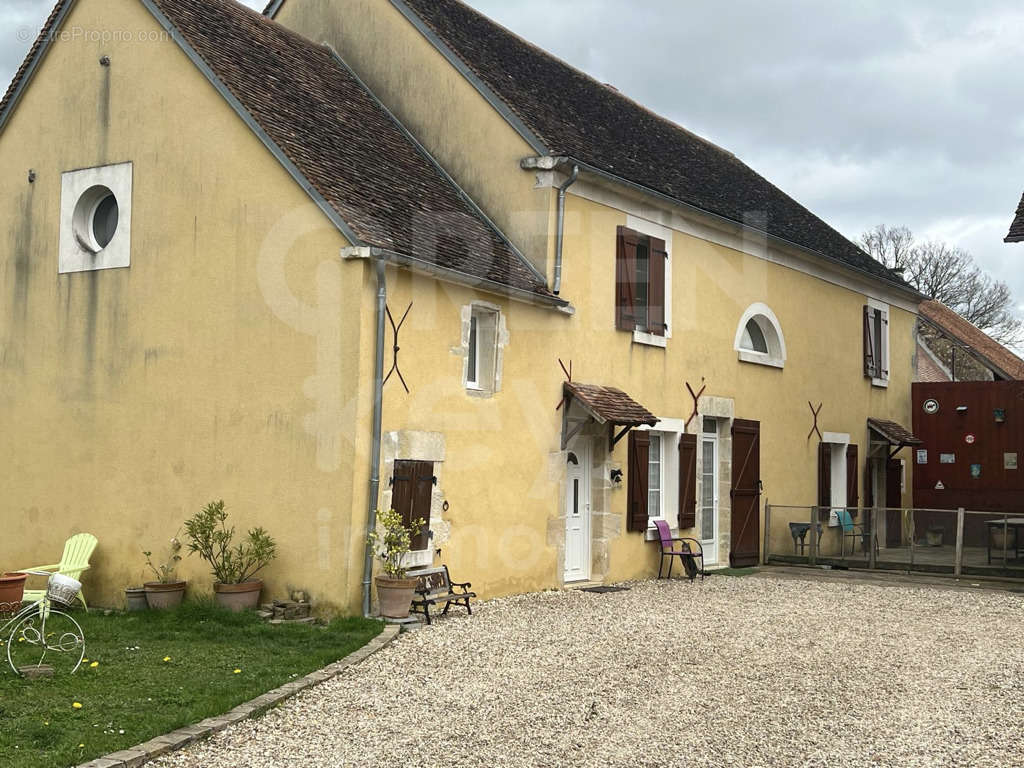 Maison à TREIGNY