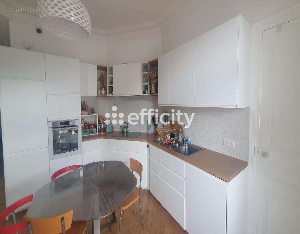 Appartement à COURBEVOIE