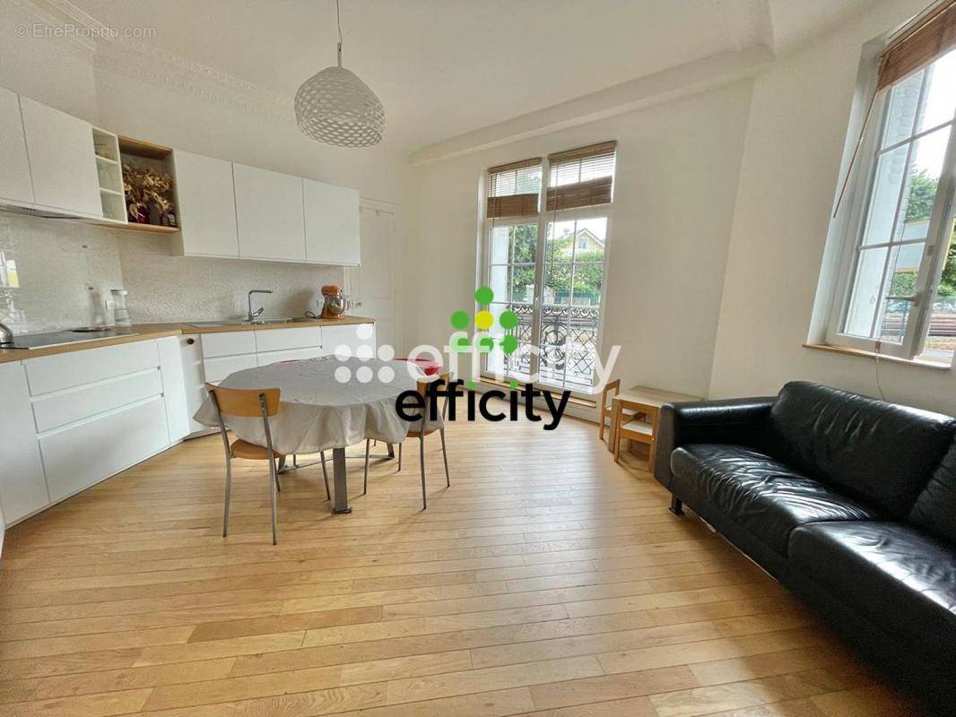 Appartement à COURBEVOIE