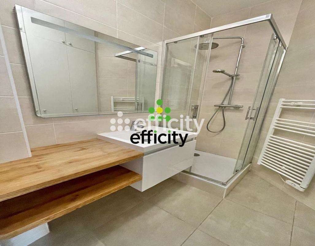 Appartement à COURBEVOIE