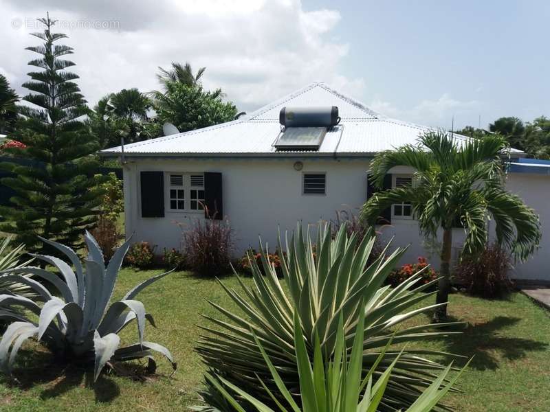 Maison à BAIE-MAHAULT