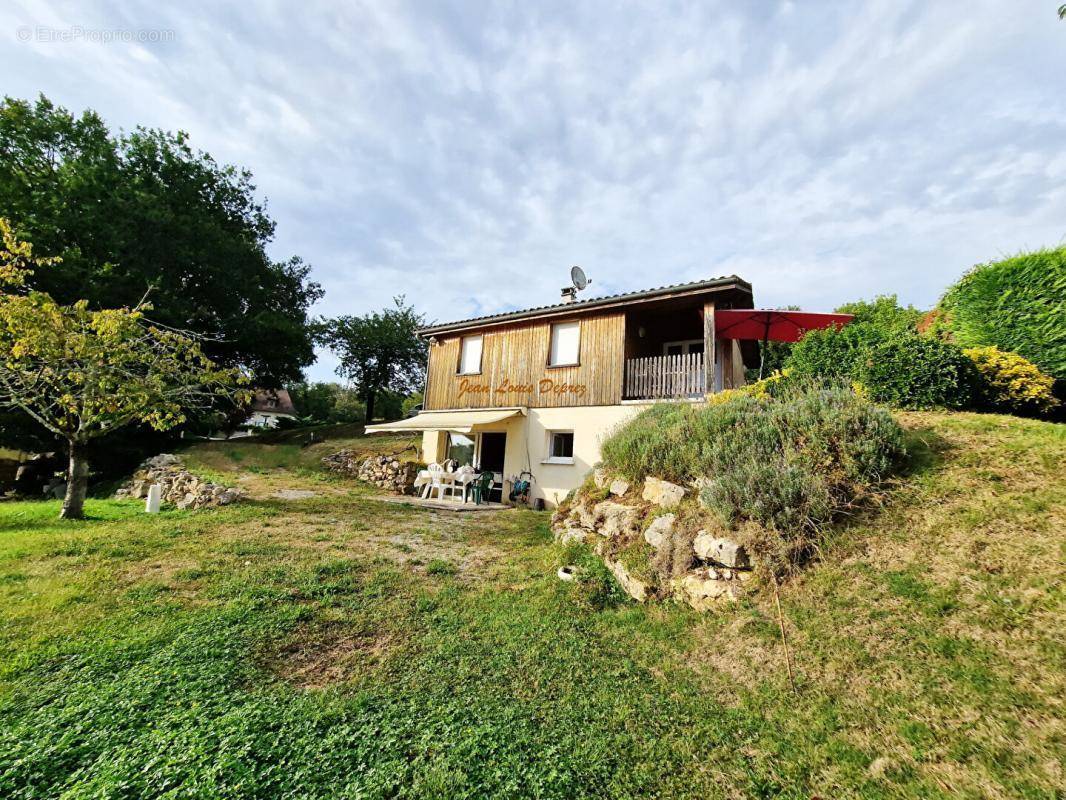 Maison à CONDAT-SUR-VEZERE