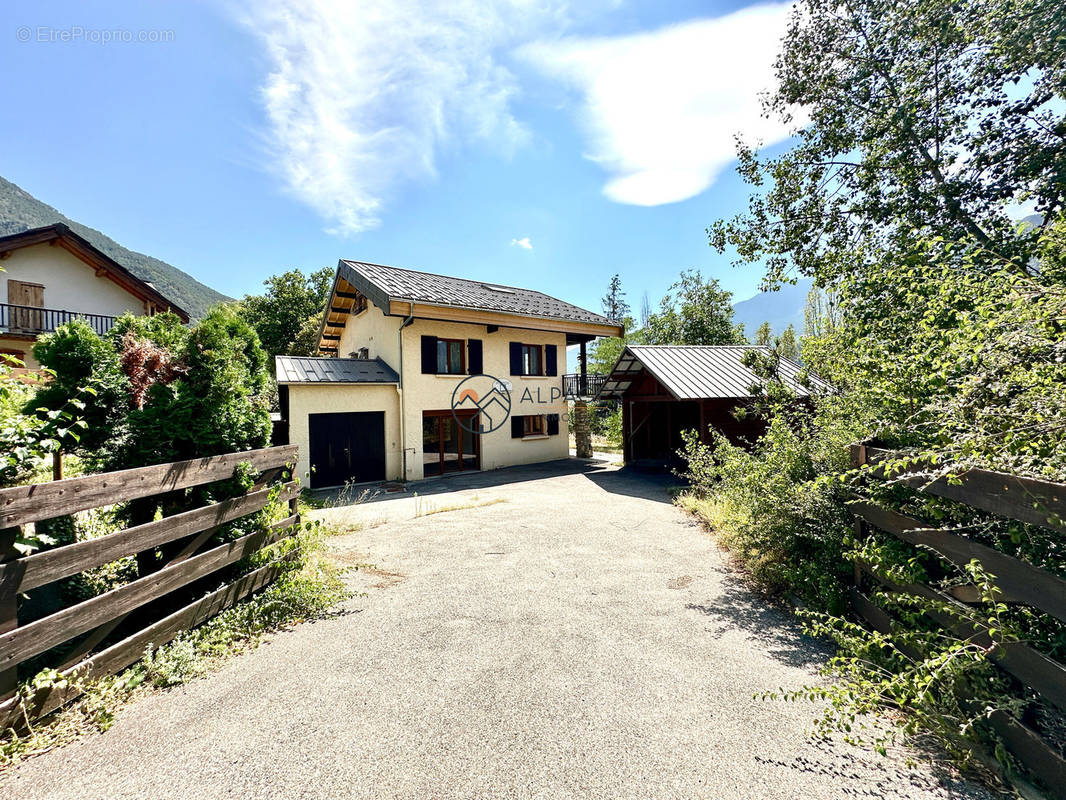 La roche de Rame - Maison - Vue d&#039;ensemble - Maison à LA ROCHE-DE-RAME