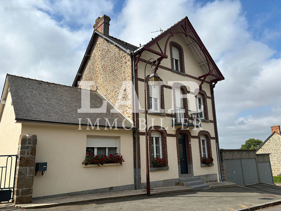 Maison à LASSAY-LES-CHATEAUX