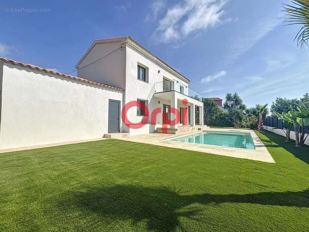 Maison à ROQUEBRUNE-SUR-ARGENS