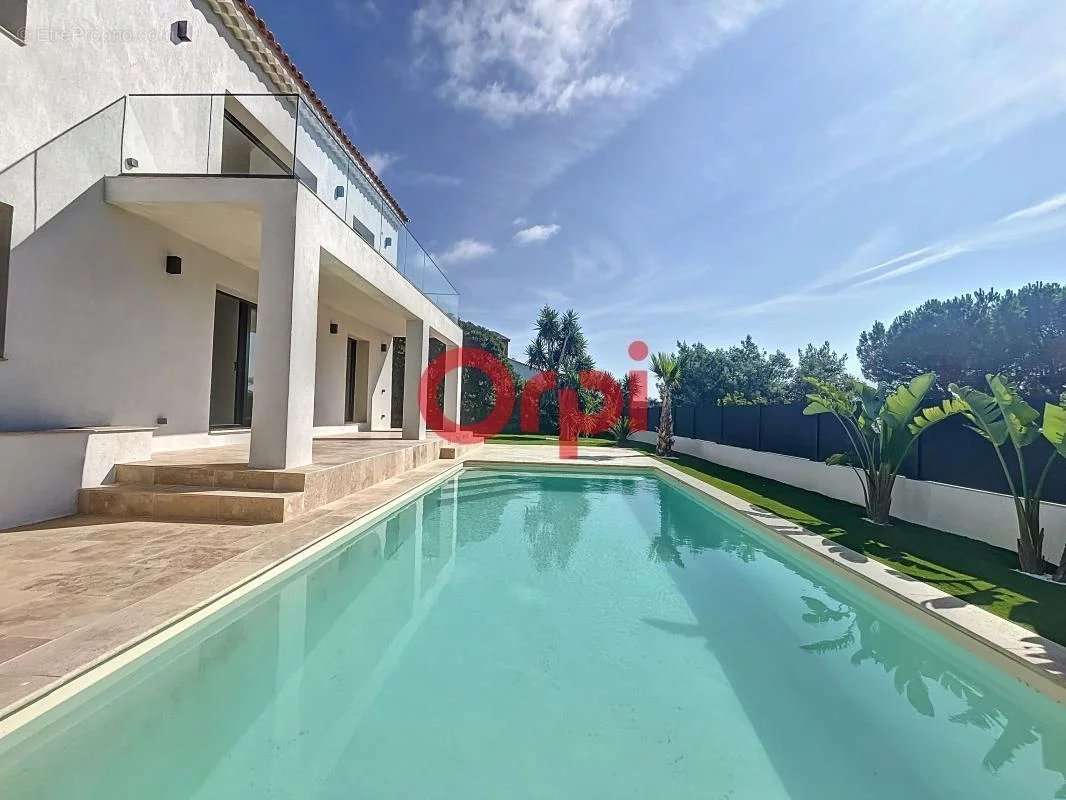 Maison à ROQUEBRUNE-SUR-ARGENS